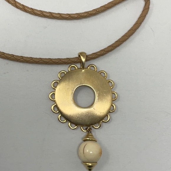 Gold and glass bead necklace on a braided leather cord, and matching earrings - Picture 6 of 8